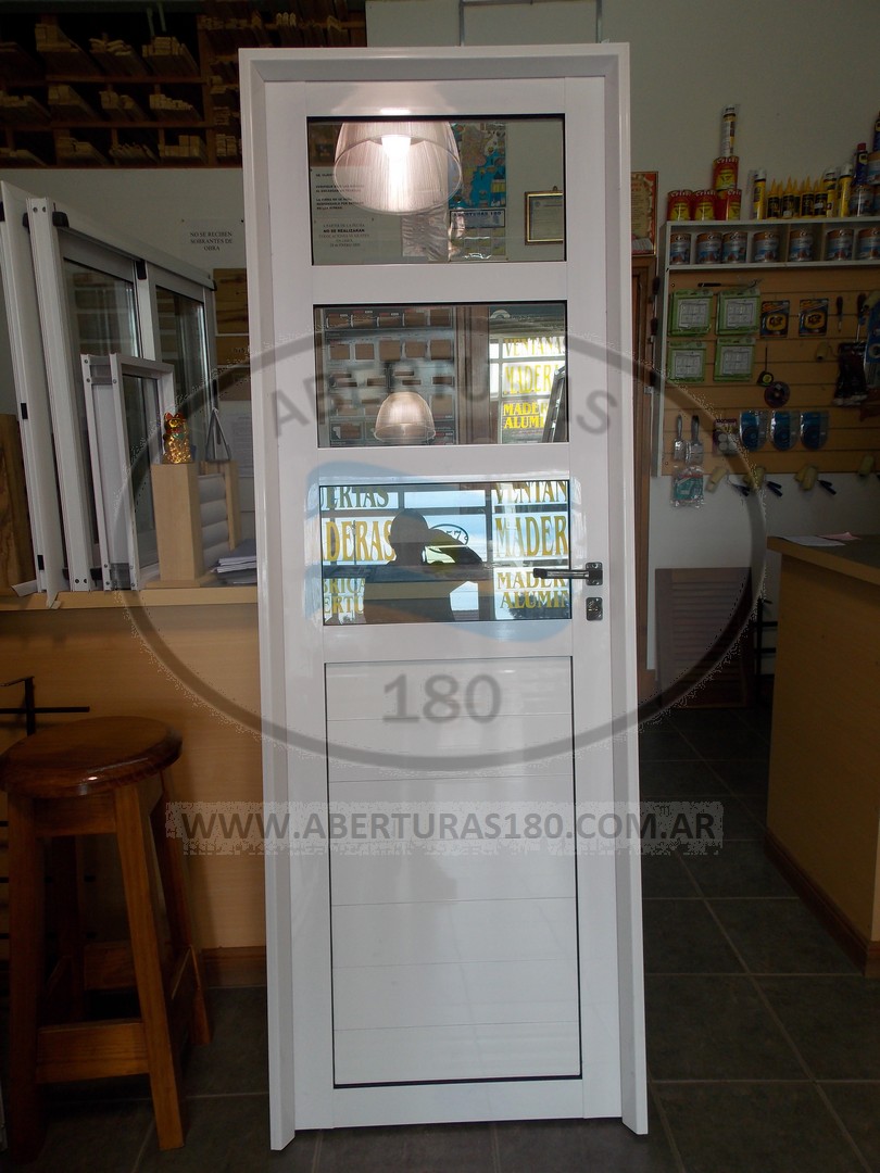 Puerta de aluminio 36 modelo J.