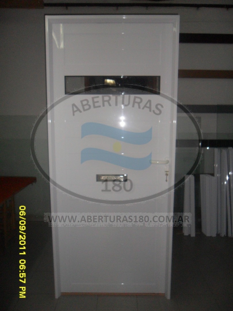 Puerta aluminio 36 con vidrio espejado con buzn.