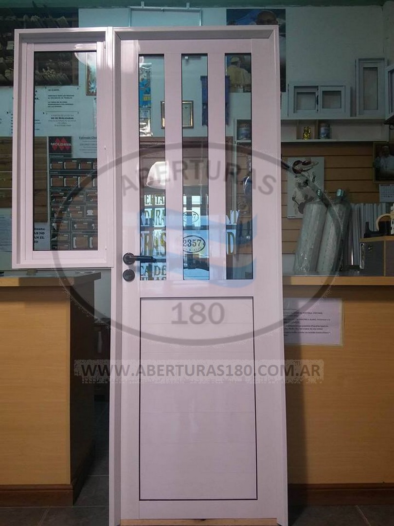 Puerta aluminio de 36 mod "I" 0.70 X 2.00 + ventana abrir laterla 0.40 X 1.00.