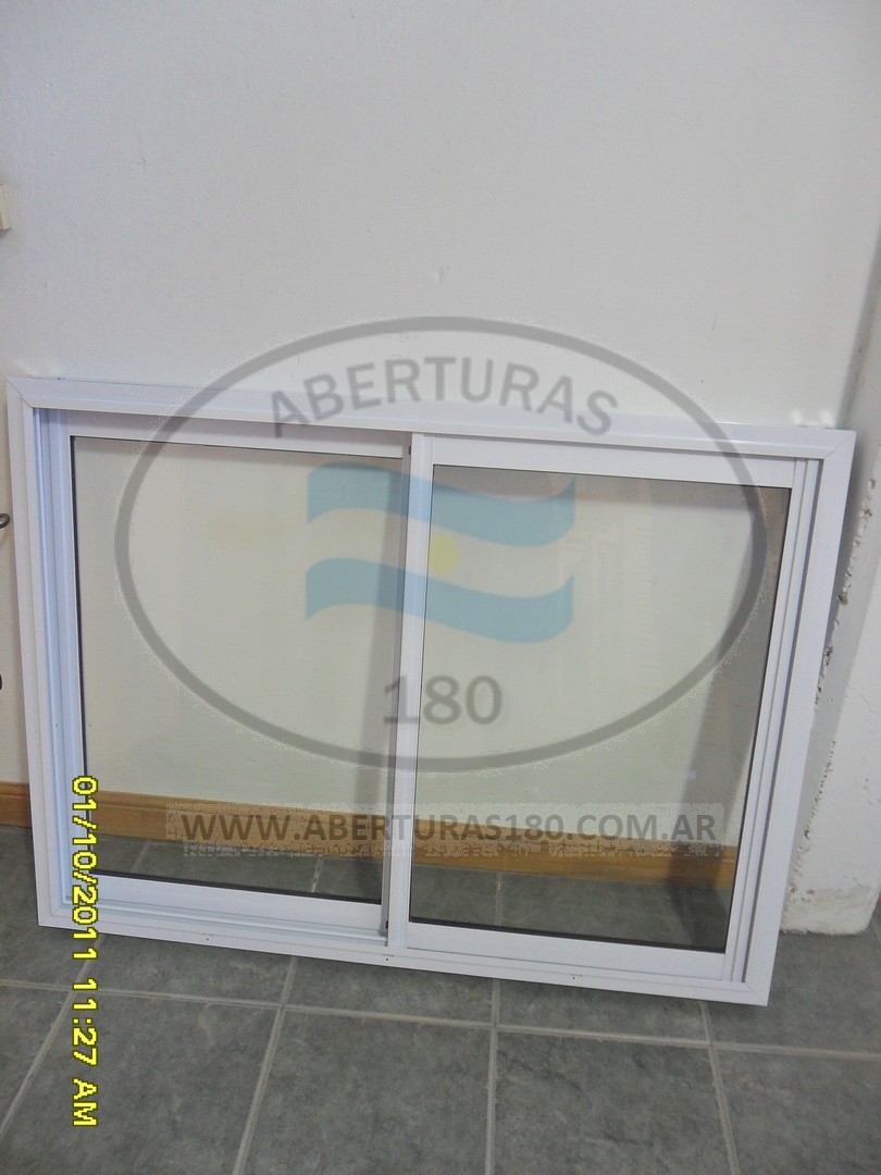 Ventana de aluminio de 1.20 x 0.90.