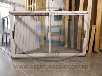 Ventana aluminio de abrir 0.50 x 1.30 c/ vidrio fantasia.