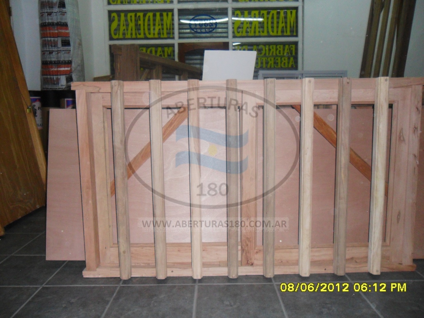 Ventana 1.50 x 1.00 corrediza con barrotes V.E.